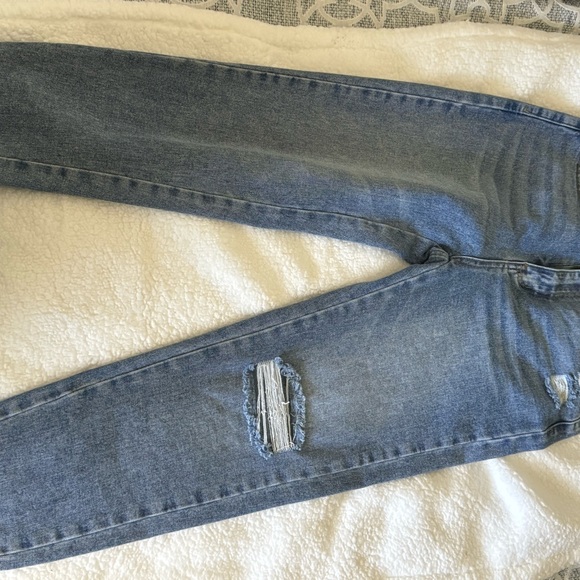 These jeans are in great condition. They didn’t fit me anymore after pregnancy. - Picture 10 of 10